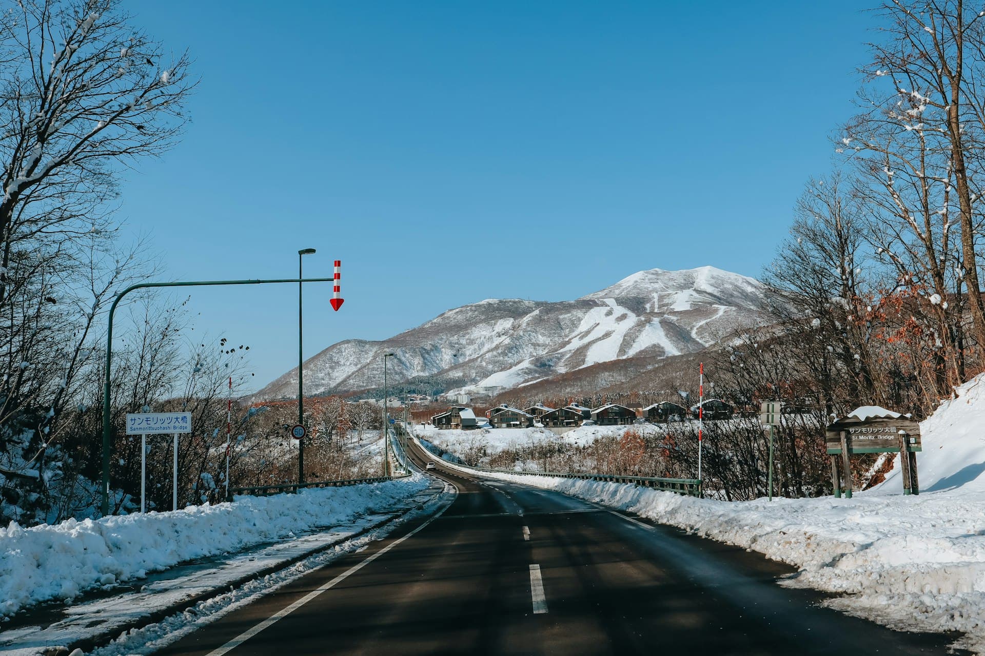北海道の道路とキャンピングカー
